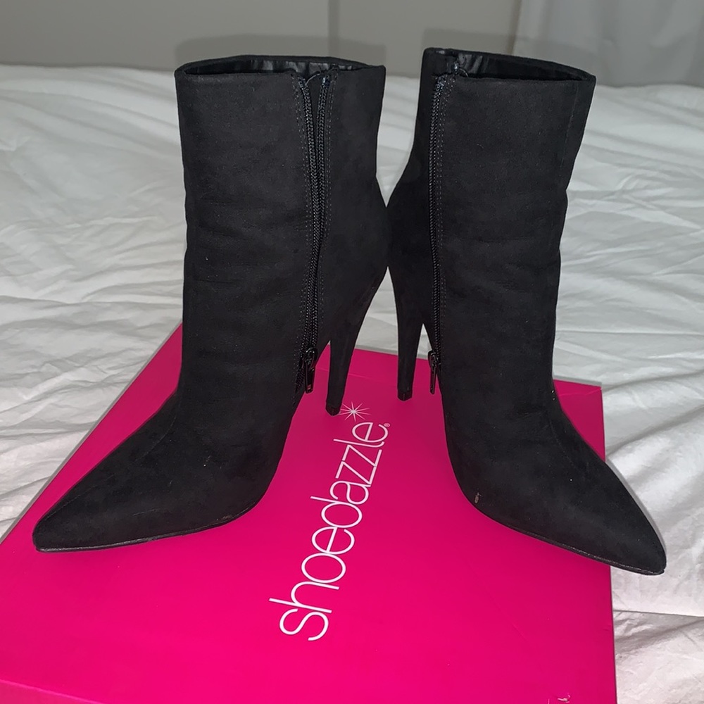 BLACK BOOTIES - Picture 2 of 2